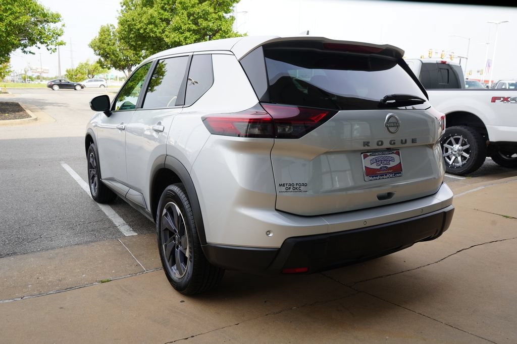 Used 2025 Nissan Rogue SV FWD image 9