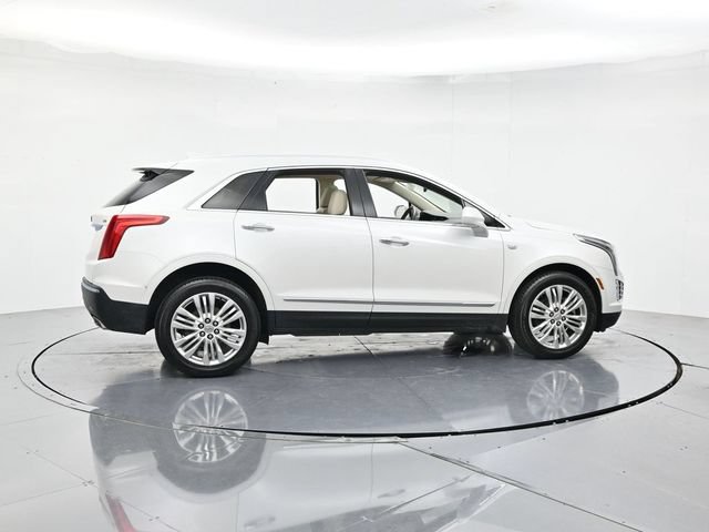 Used 2017 Cadillac XT5 Premium Luxury FWD image 2