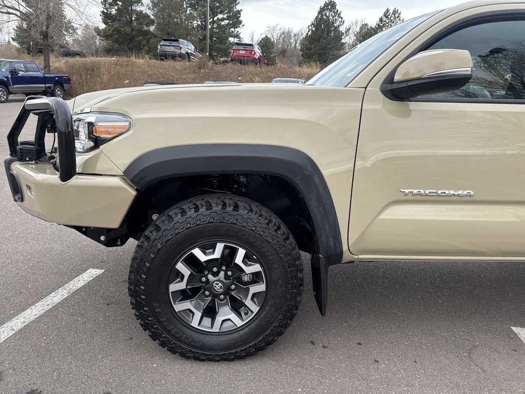 Used 2017 Toyota Tacoma TRD Off-Road image 3