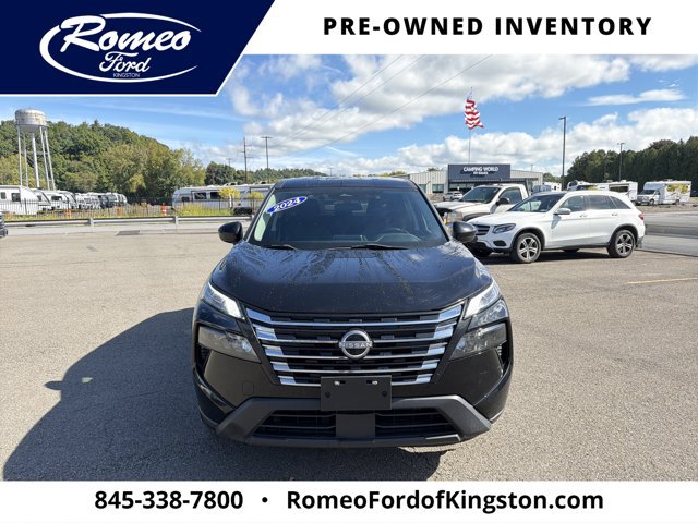 Used 2024 Nissan Rogue SV AWD/4WD image 2
