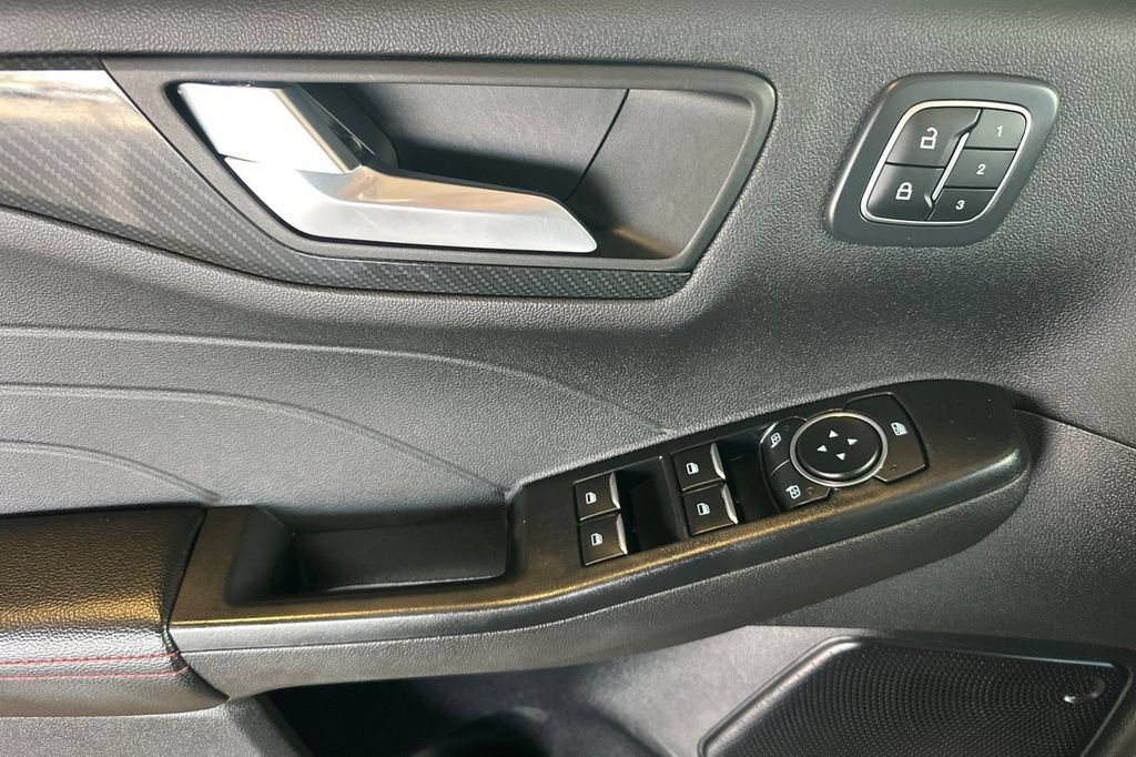 Certified 2023 Ford Escape ST-Line Elite AWD/4WD image 11