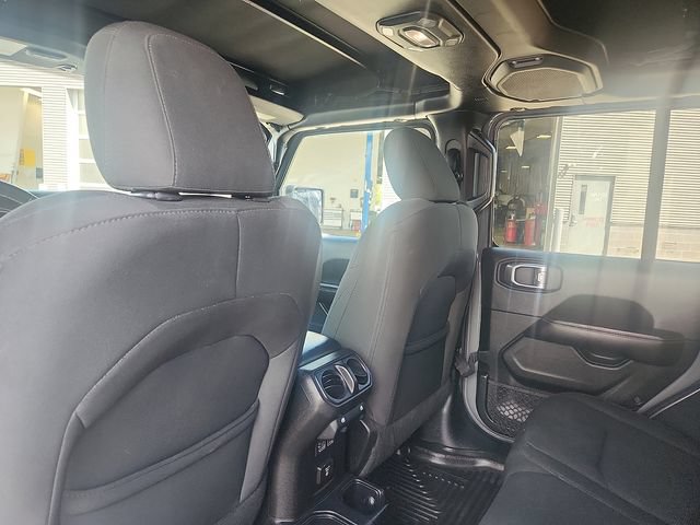 Used 2018 Jeep Wrangler Unlimited Sahara w/ Cold Weather Group AWD/4WD image 23