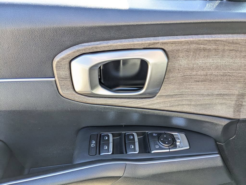 Used 2022 Kia Sorento S w/ Panoramic Sunroof Package AWD/4WD image 17