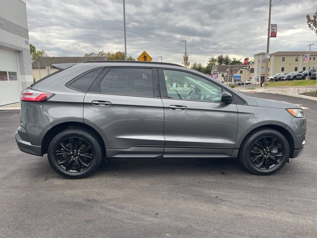 Certified 2022 Ford Edge SE w/ Black Appearance Package image 3