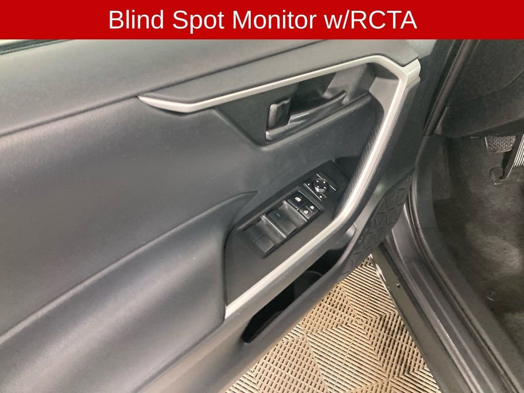 Used 2019 Toyota RAV4 LE w/ Carpet Mat Package AWD/4WD image 13