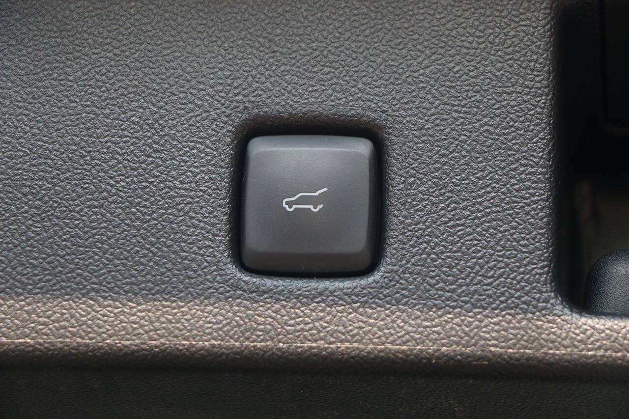 Certified 2025 Ford Escape ST-Line Select AWD/4WD image 11
