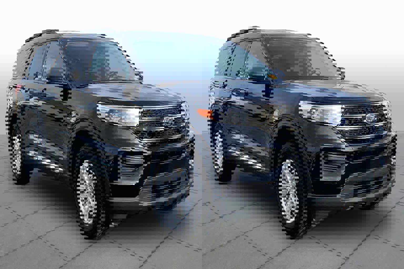 Certified 2024 Ford Explorer XLT image 3