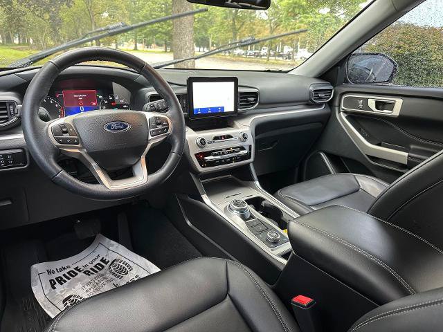 Certified 2023 Ford Explorer XLT w/ Equipment Group 202A AWD/4WD image 3