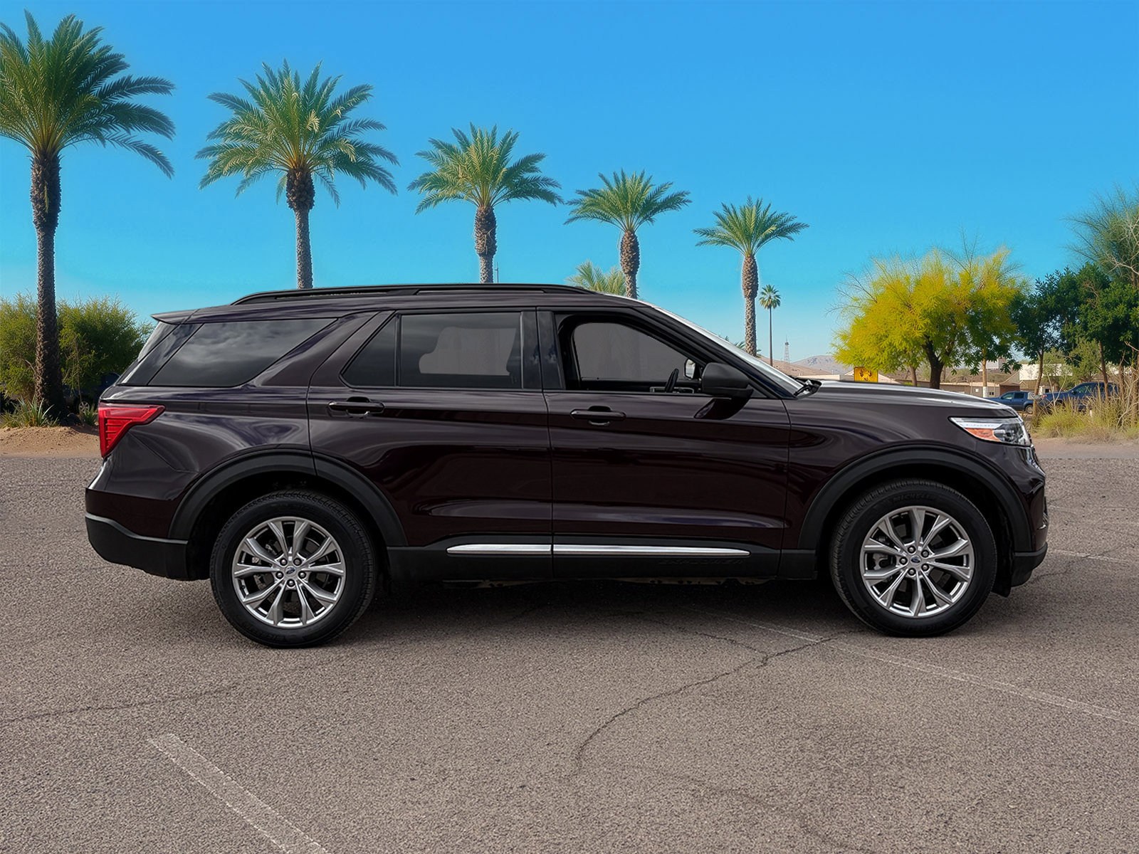 Certified 2023 Ford Explorer XLT w/ Equipment Group 202A AWD/4WD image 7