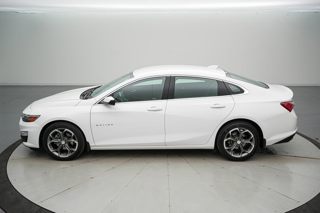 Used 2020 Chevrolet Malibu LT image 2