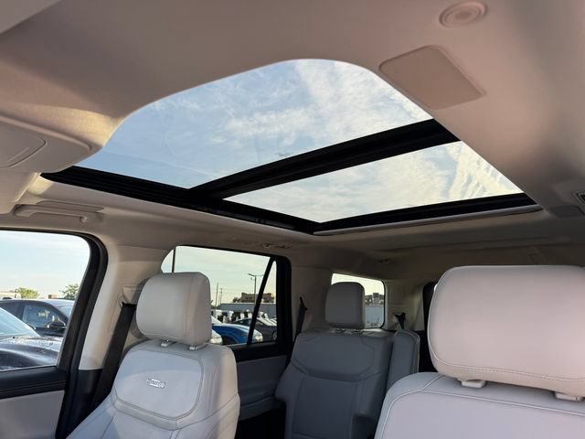 Certified 2025 Ford Expedition Platinum w/ Driver's Package AWD/4WD image 17