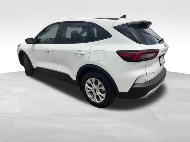 Certified 2025 Ford Escape Active w/ Cold Weather Package FWD image 4