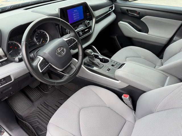 Used 2023 Toyota Highlander LE FWD image 12