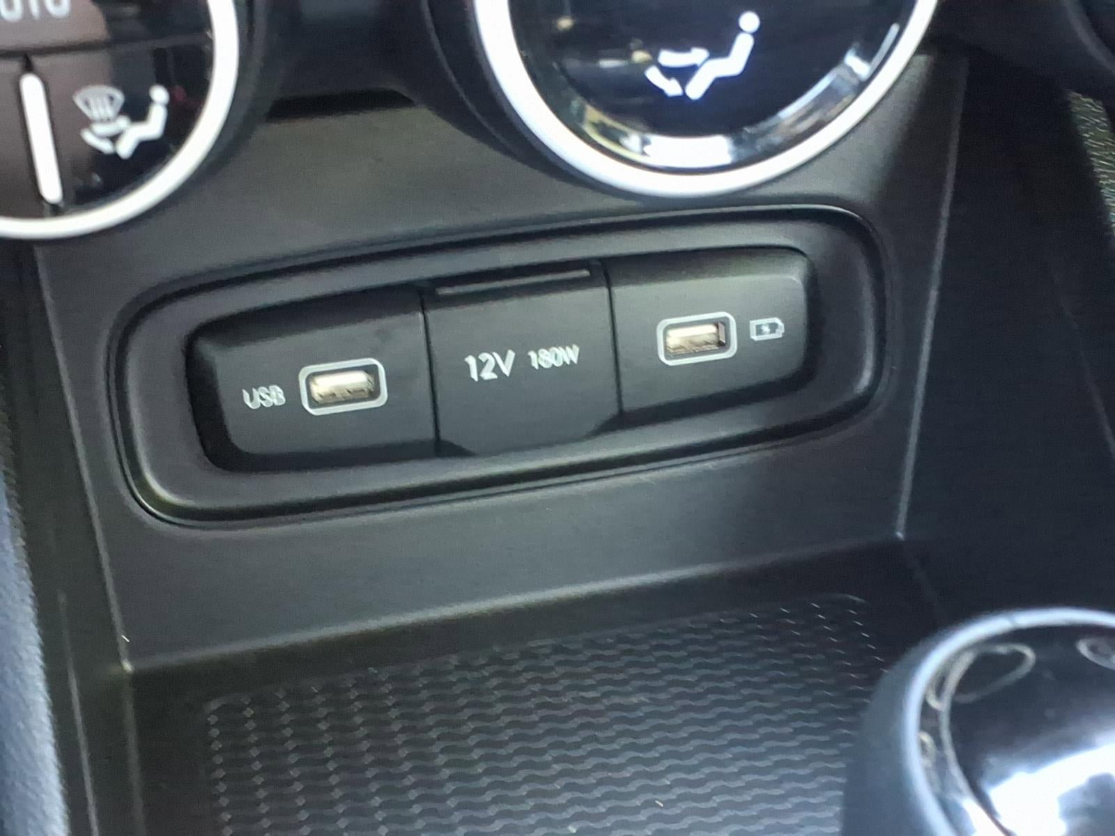 Used 2022 Hyundai Venue Limited FWD image 30