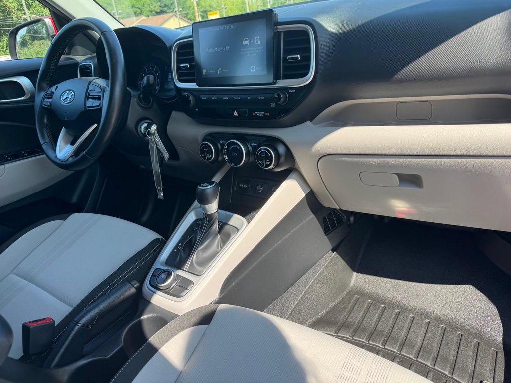 Used 2021 Hyundai Venue SEL w/ Cargo Package FWD image 16