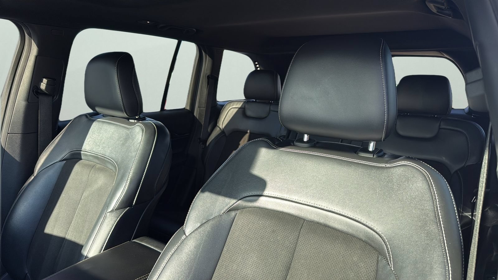 Used 2022 Jeep Grand Cherokee Altitude RWD image 9