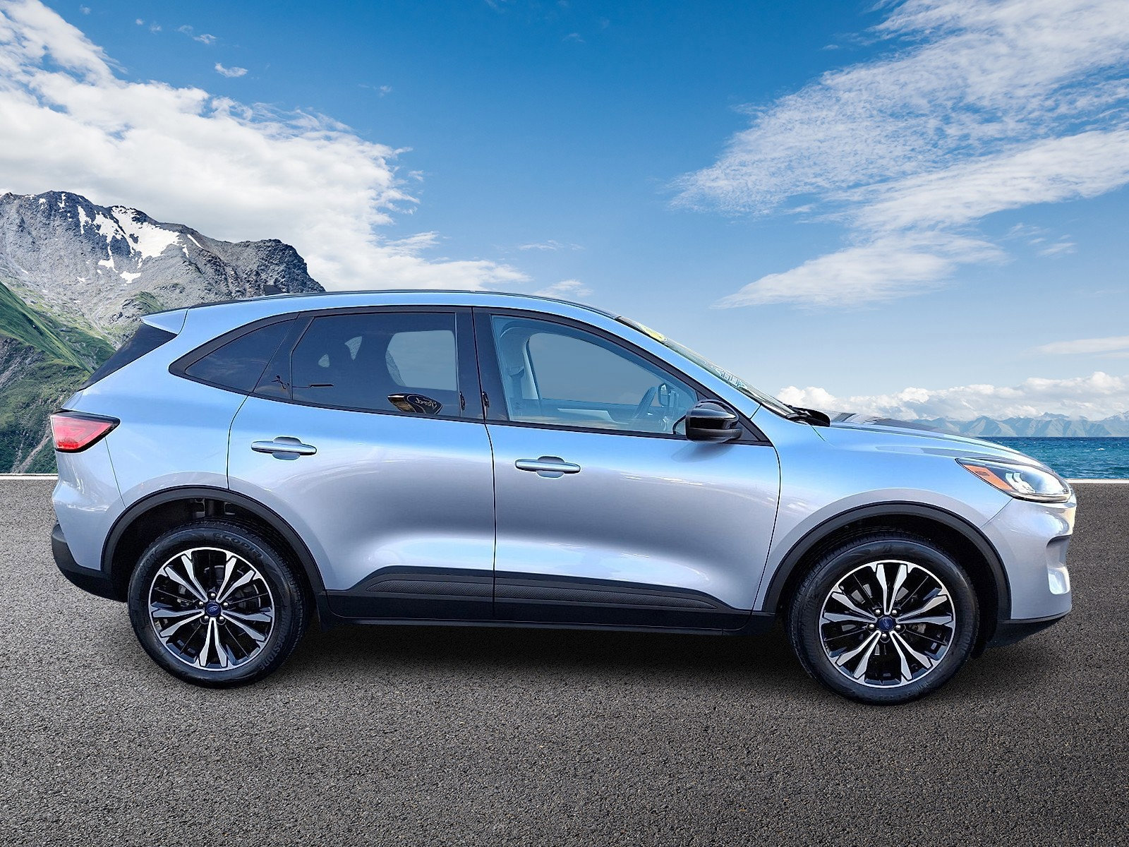 Certified 2022 Ford Escape SE w/ SE Sport Appearance Package image 5