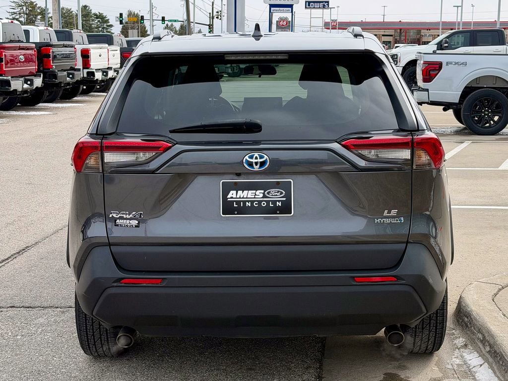 Used 2021 Toyota RAV4 LE image 2