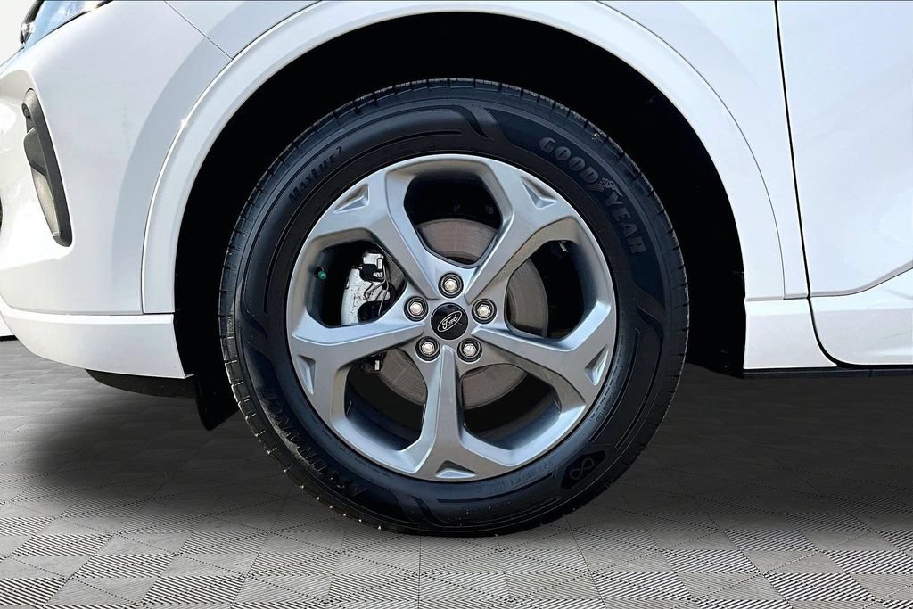 Certified 2023 Ford Escape ST-Line w/ Tech Pack #1 AWD/4WD image 9