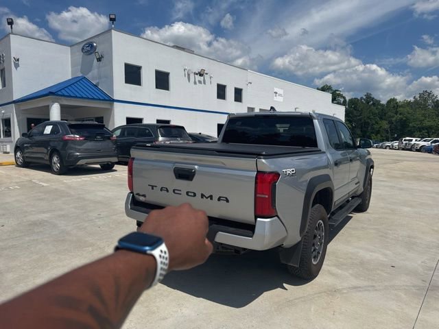 Used 2024 Toyota Tacoma TRD Off-Road AWD/4WD image 10