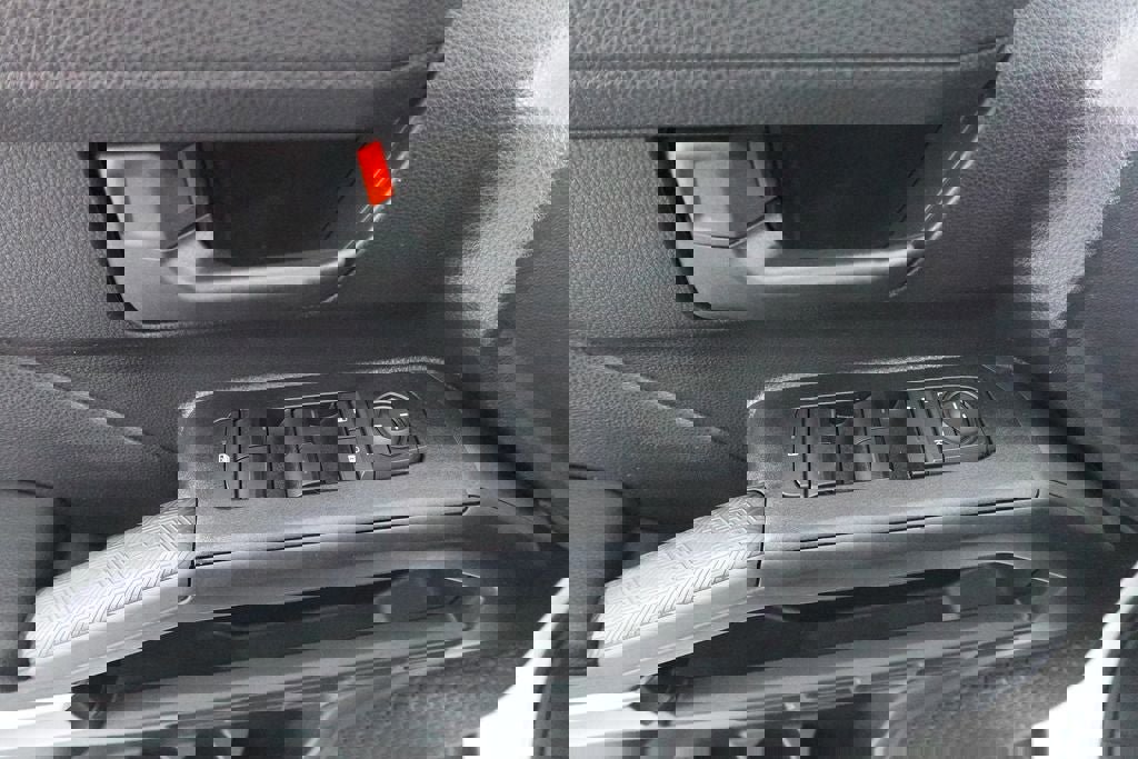 Used 2025 Toyota 4Runner SR5 image 8