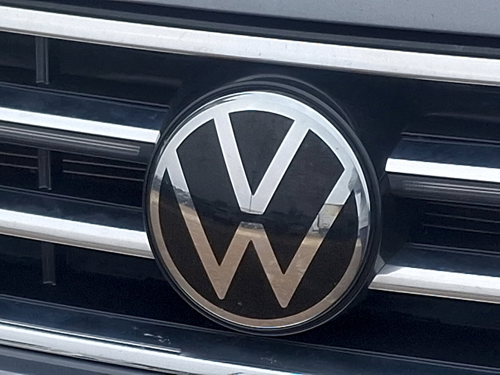 Used 2024 Volkswagen Tiguan SEL R-Line image 5