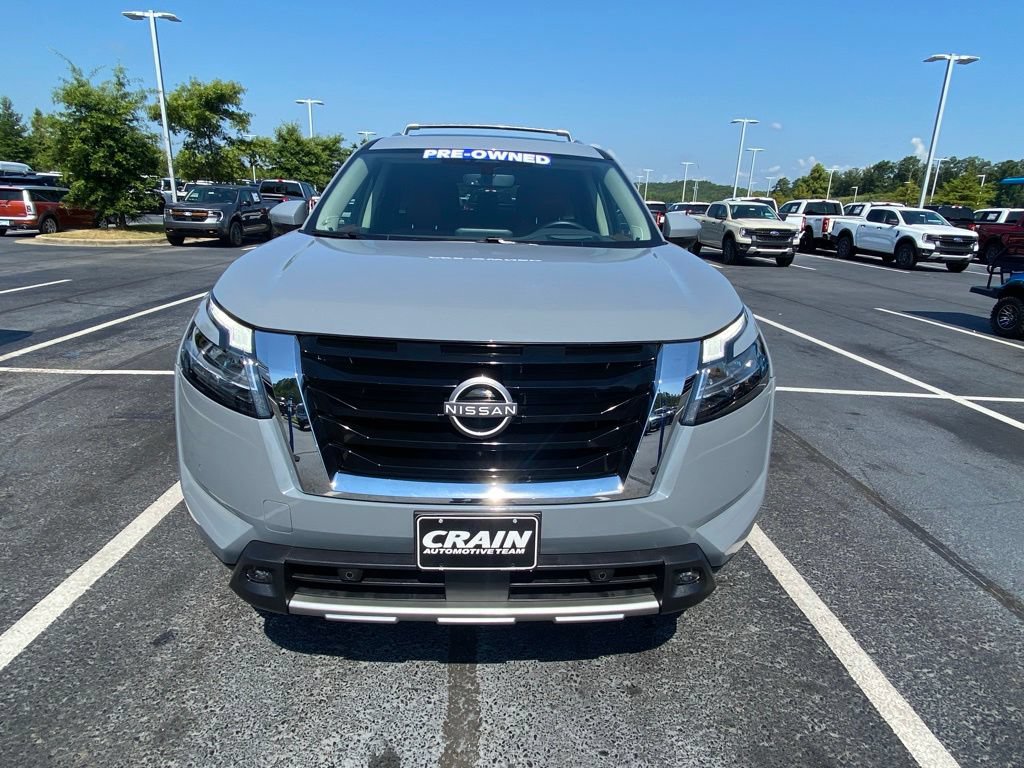 Used 2023 Nissan Pathfinder Platinum FWD image 2