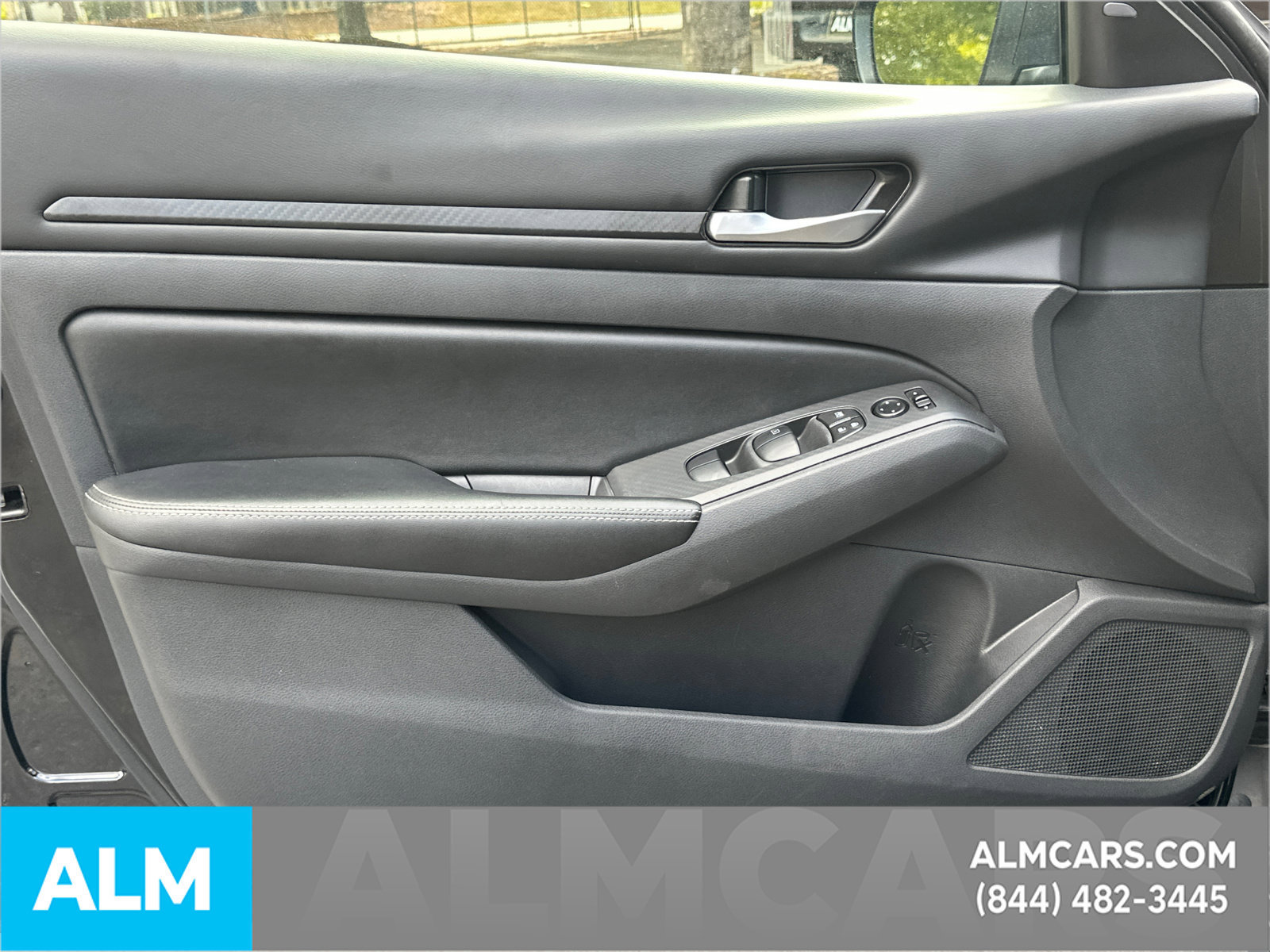 Used 2024 Nissan Altima 2.5 SV FWD image 11