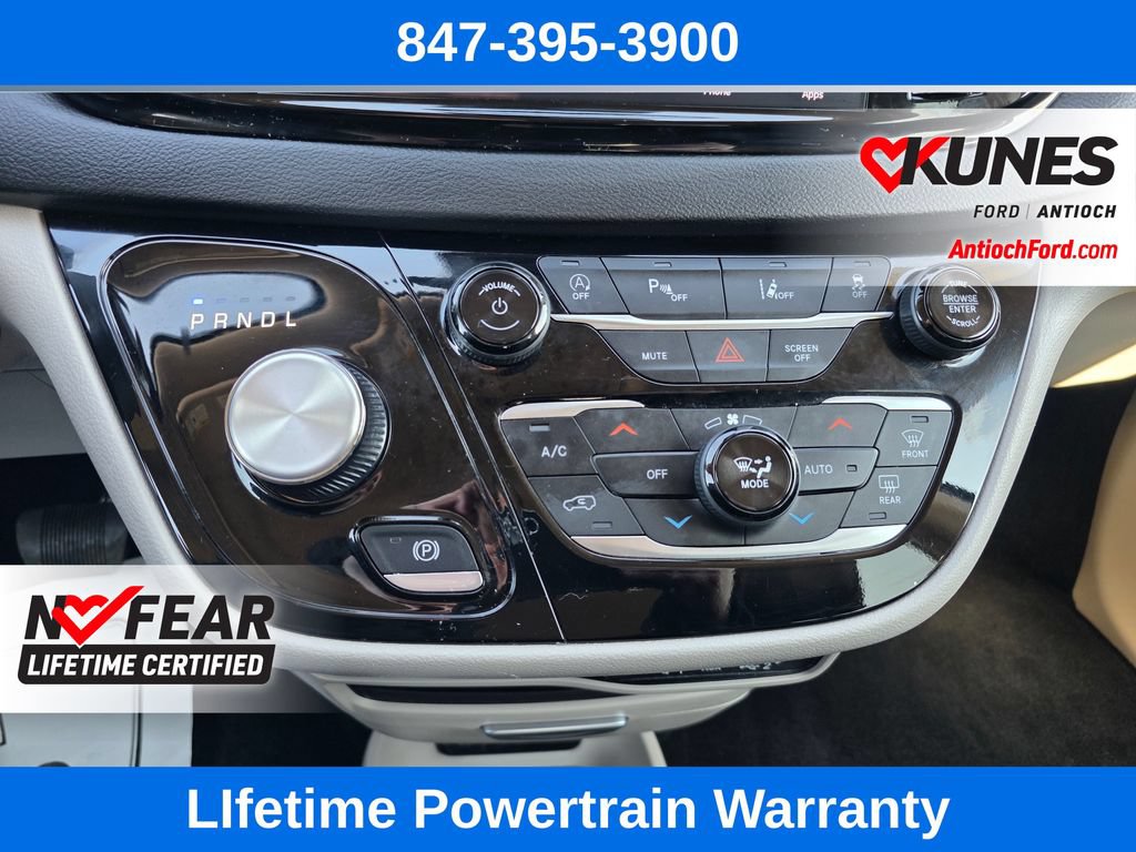 Used 2024 Chrysler Pacifica Touring-L FWD image 59