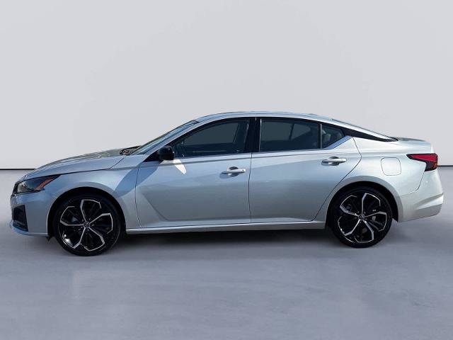 Used 2024 Nissan Altima 2.5 SR FWD image 2