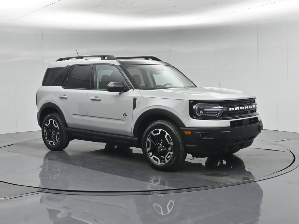 Certified 2023 Ford Bronco Sport Outer Banks w/ Tech Package AWD/4WD image 28