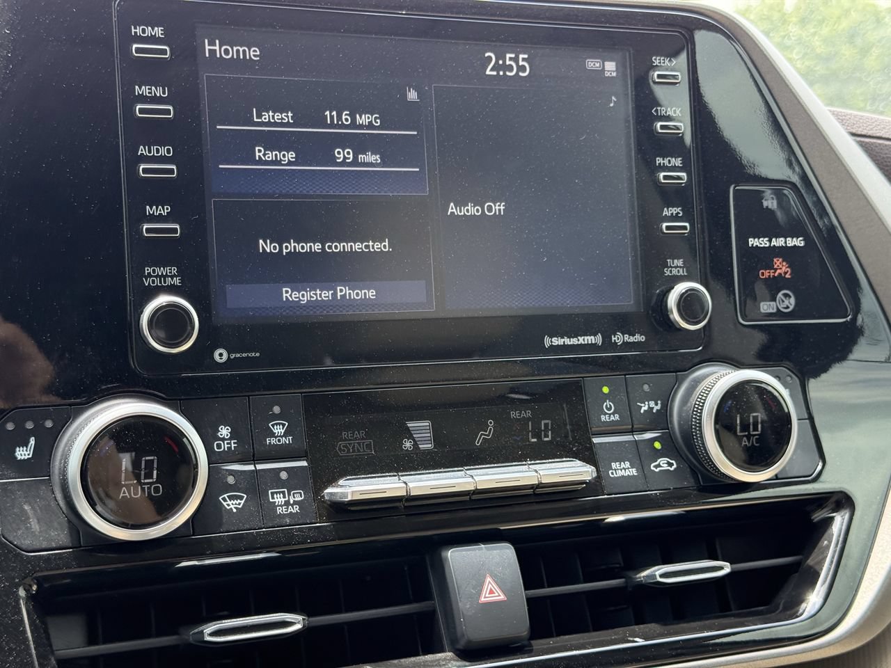 Used 2022 Toyota Highlander XLE FWD image 16