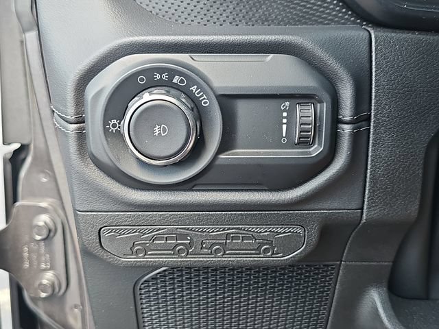 Used 2025 Jeep Wrangler Unlimited Rubicon AWD/4WD image 31