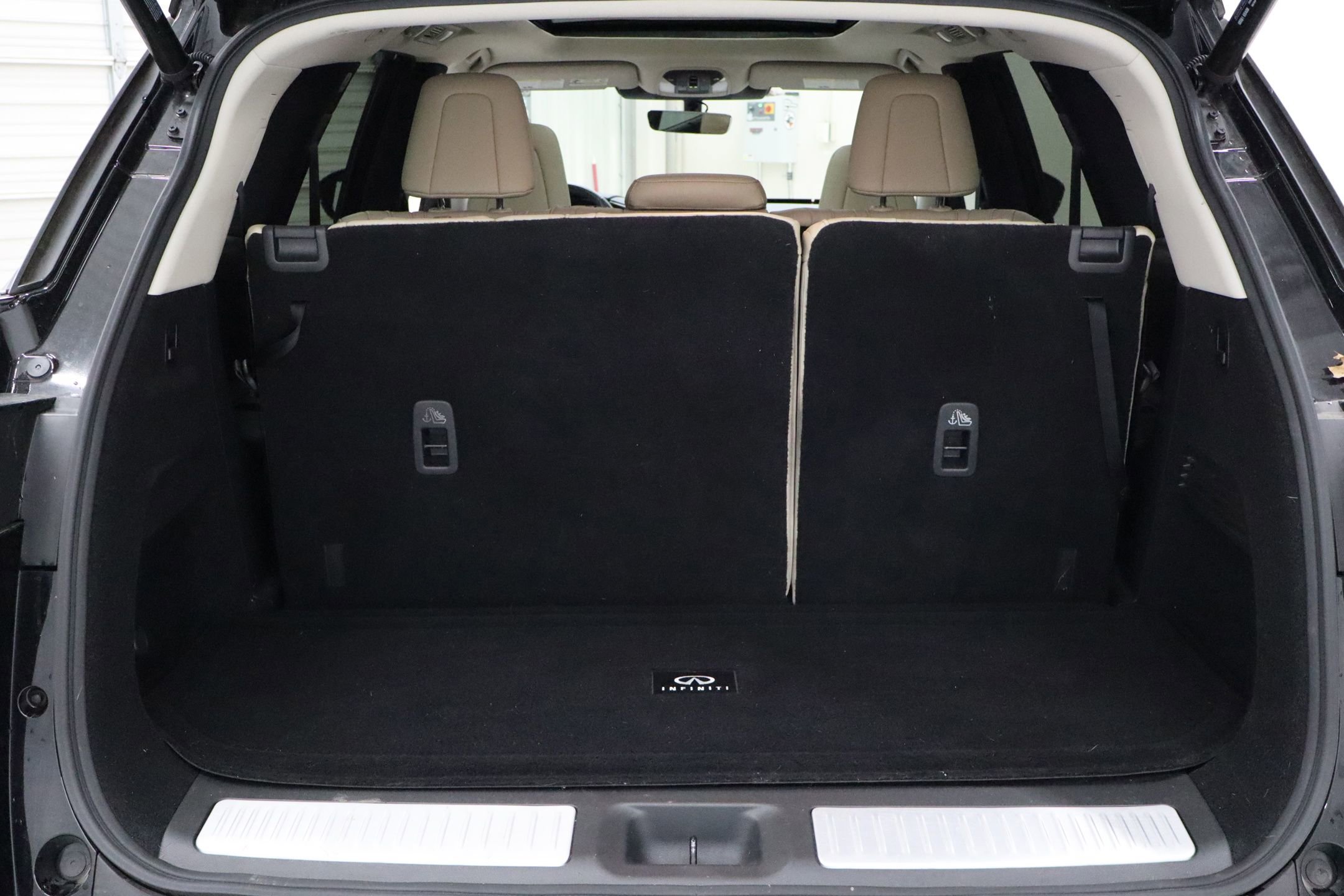 Used 2023 INFINITI QX60 Luxe w/ Performance Audio Package FWD image 29