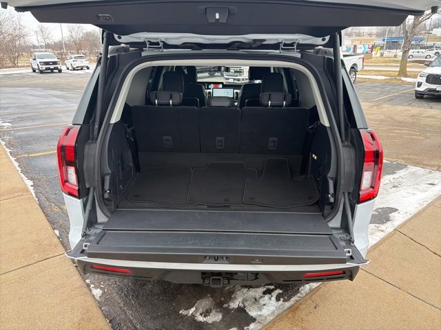 Certified 2025 Ford Expedition Active image 28