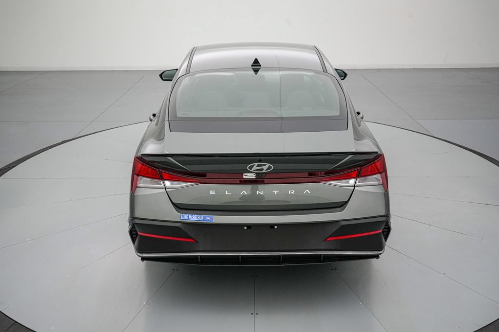 Used 2025 Hyundai Elantra Sport FWD image 5