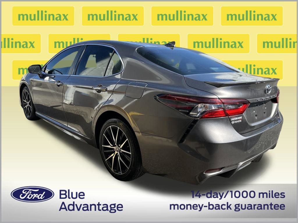 Used 2023 Toyota Camry SE image 3