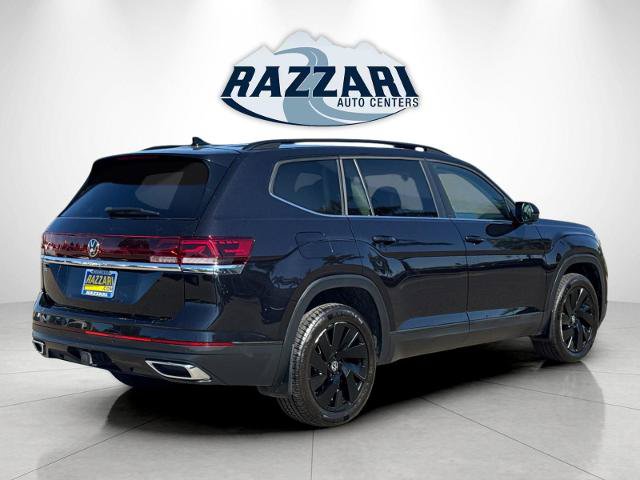 Used 2024 Volkswagen Atlas SE w/ Panoramic Sunroof Package FWD image 3