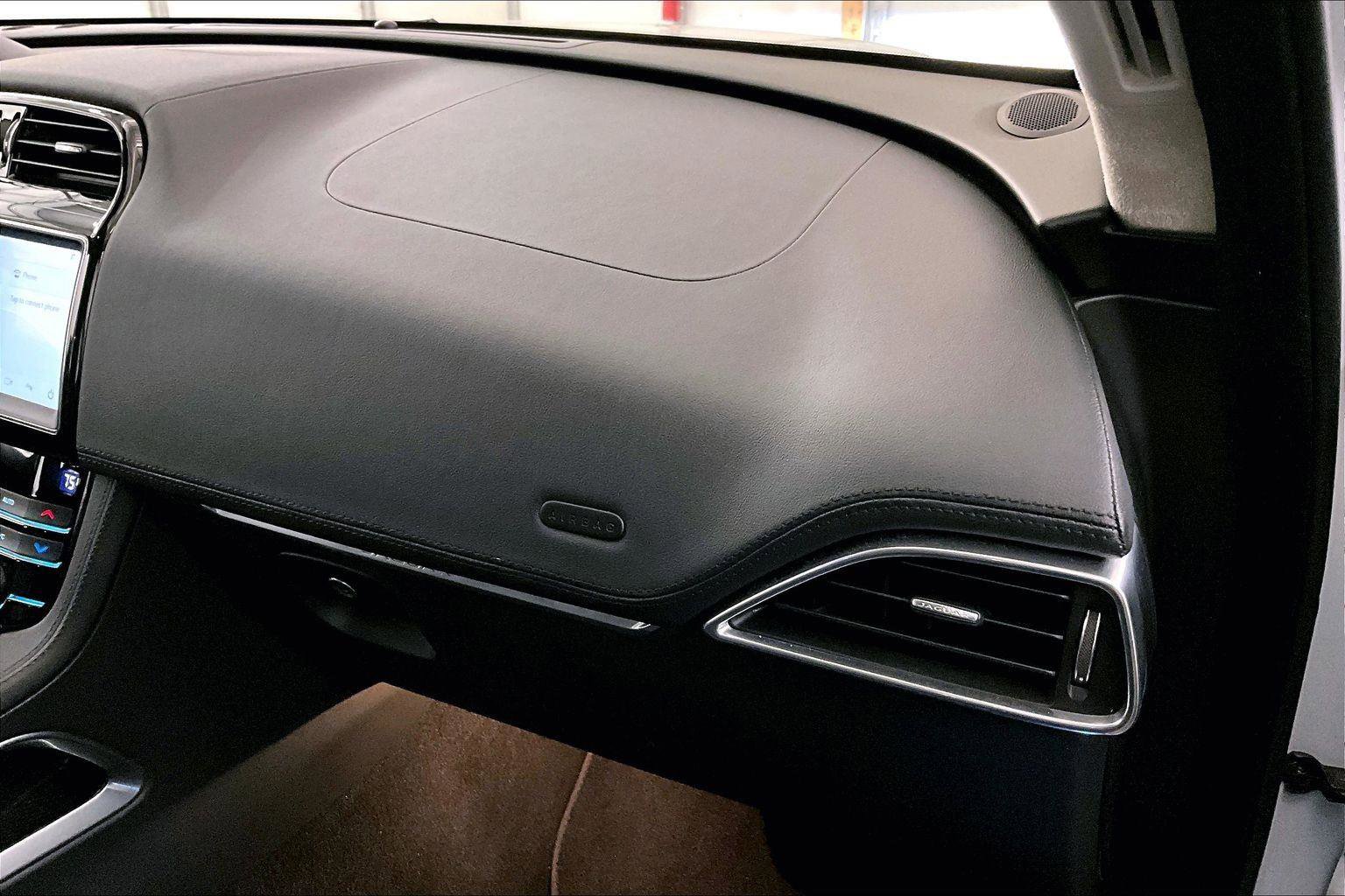 Used 2020 Jaguar F-PACE Prestige image 15