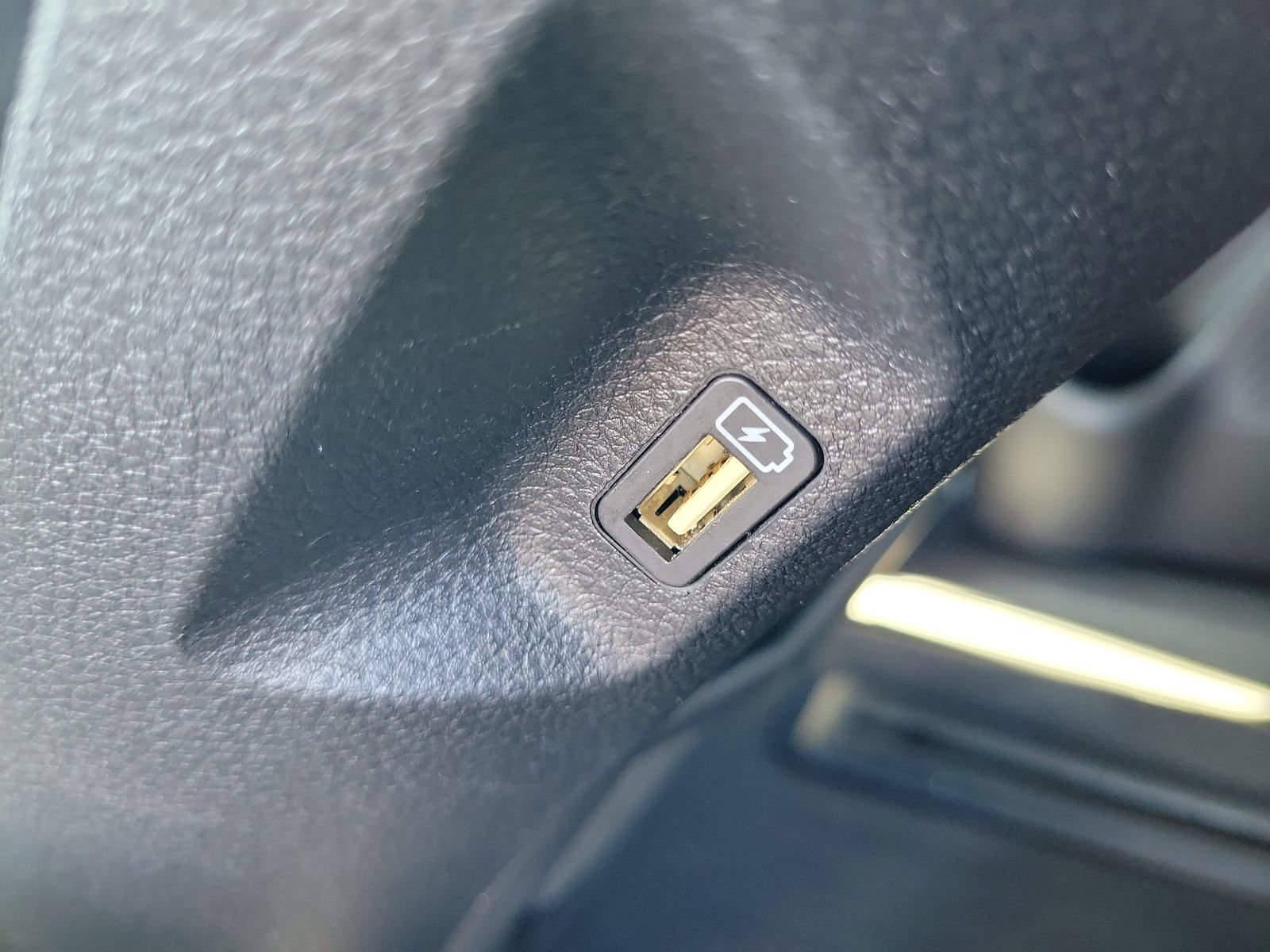 Used 2022 Kia Carnival LX FWD image 11