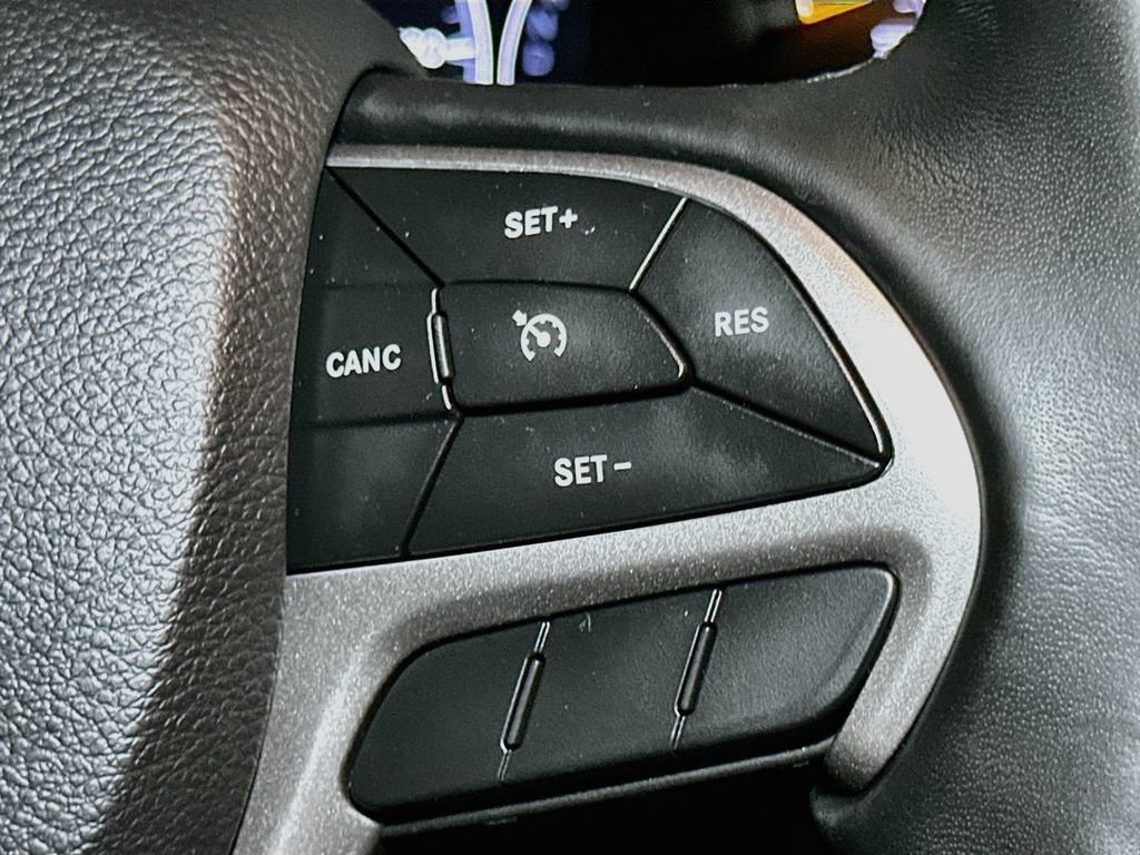 Used 2021 Jeep Grand Cherokee Laredo X AWD/4WD image 36