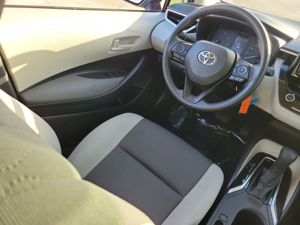 Used 2025 Toyota Corolla LE image 15