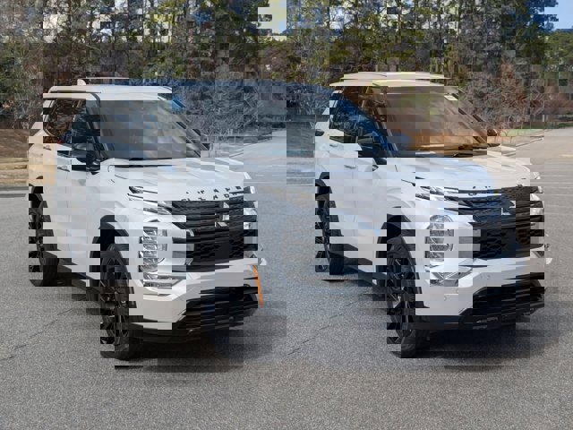 Used 2023 Mitsubishi Outlander SE