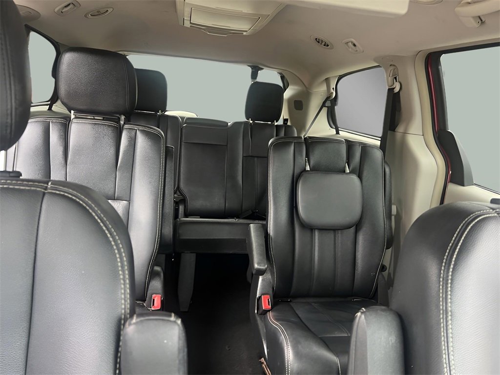 Used 2016 Chrysler Town & Country Touring image 39