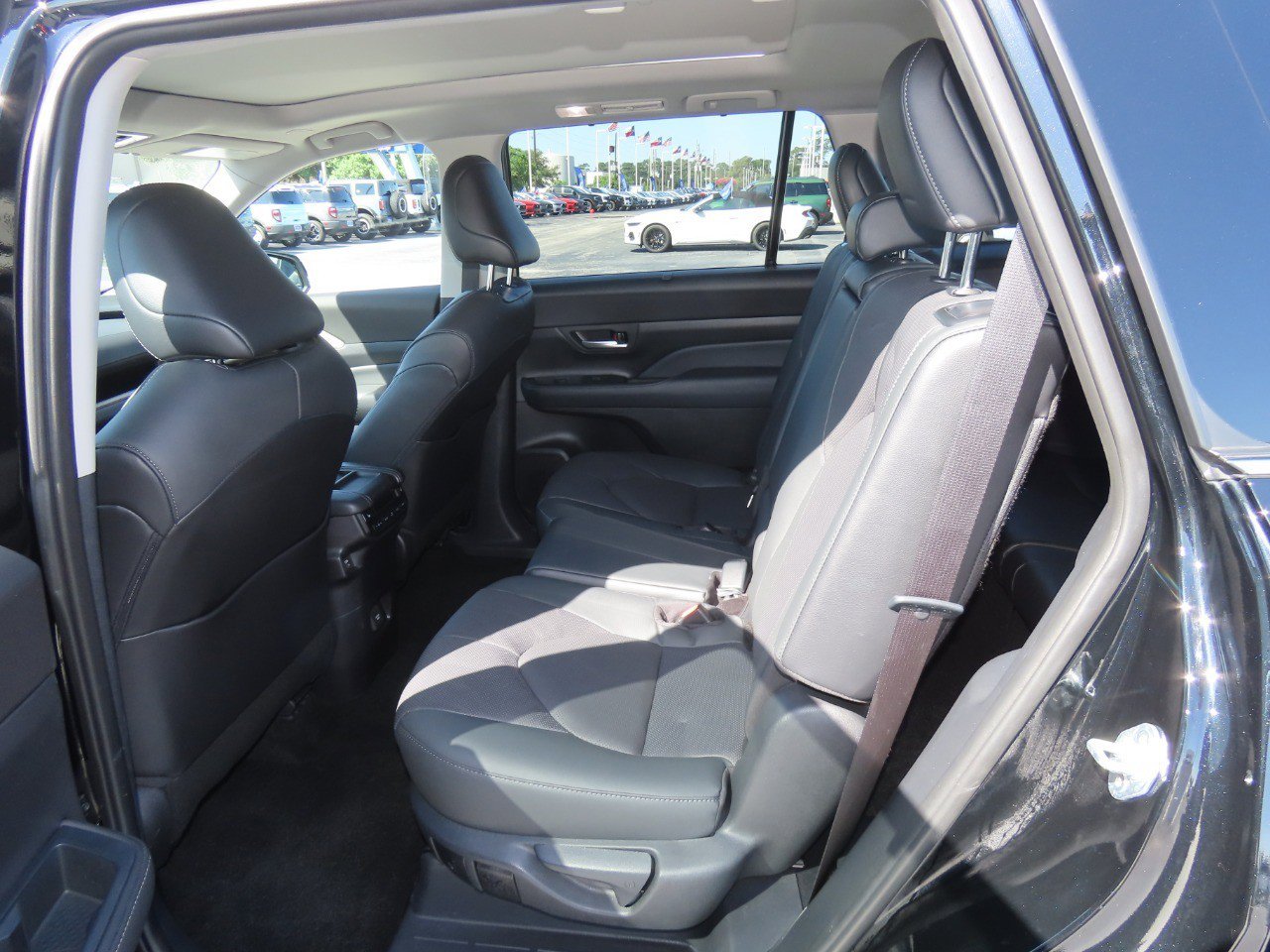 Used 2025 Toyota Grand Highlander AWD image 19
