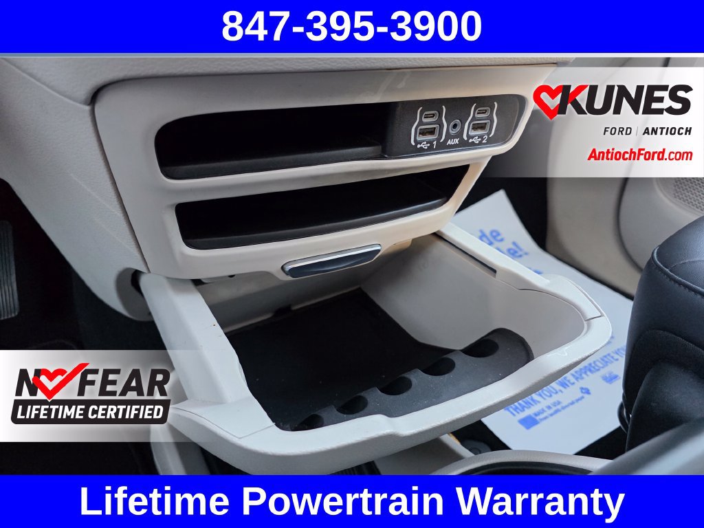 Used 2024 Chrysler Pacifica Touring-L FWD image 41