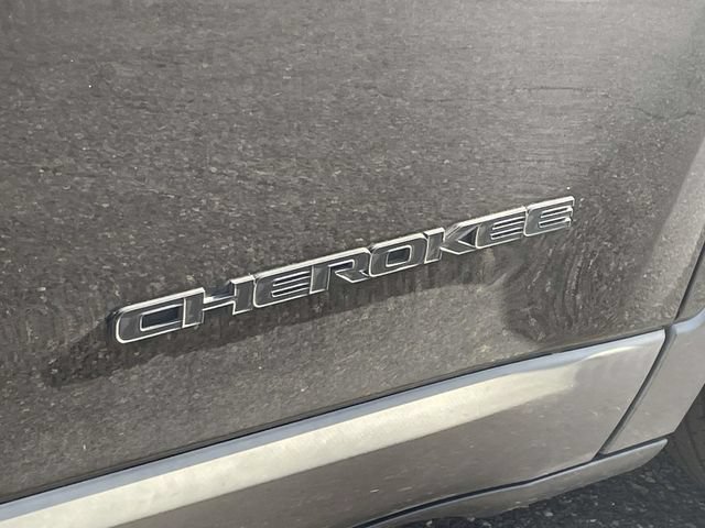 Used 2019 Jeep Cherokee Latitude Plus FWD image 10
