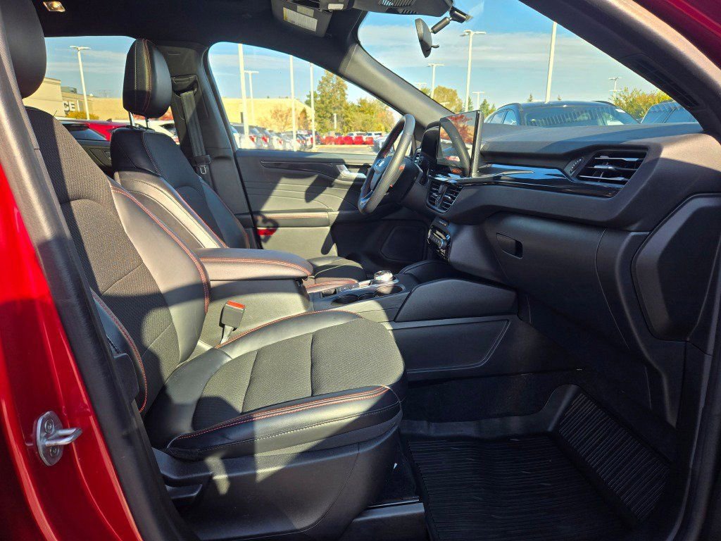 Certified 2023 Ford Escape ST-Line w/ Tech Pack #1 AWD/4WD image 8