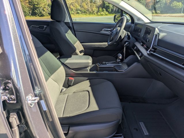 Used 2025 Kia Sportage LX image 35