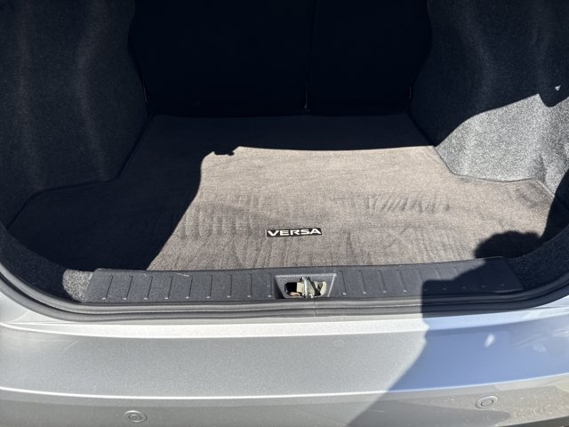 Used 2024 Nissan Versa SR FWD image 18